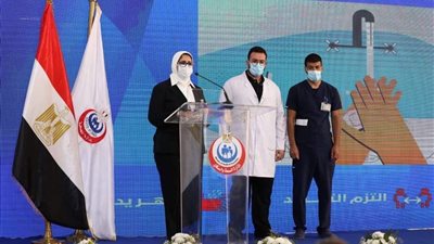 أول طبيب بعزل أبو خليفة يحصل على الجرعة الثانية للقاح كورونا 