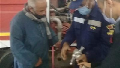 بعد انقطاع المياه.. الدفع بسيارات إطفاء لتشغيل وحدة الغسيل الكلوي في مستشفى دشنا بقنا (صور)