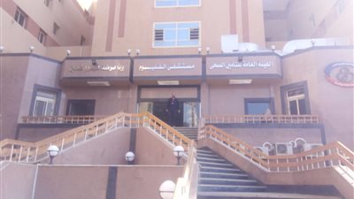 بعد شائعات غلق الأكسجين على المرضى.. مدير الطوارئ بالفيوم: 