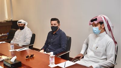 رئيس نادي الرائد السعودي يجتمع برئيس لجنة الحكام