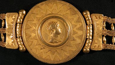 طوله 99 سم.. المتحف المصري يعرض حزامًا ذهبيًا من العصر الروماني 