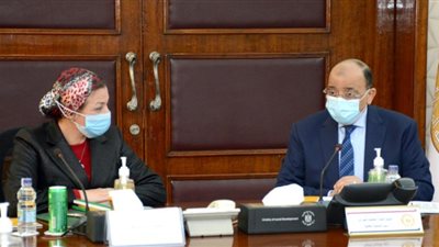 وزيرة البيئة: الانتهاء من مسودة اللائحة التنفيذية لقانون المخلفات تمهيدًا لمناقشتها