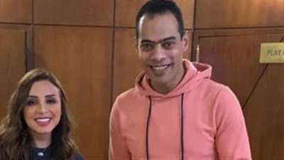 الشاعر عمرو يحيى يشارك في ألبوم أنغام الجديد (صور)