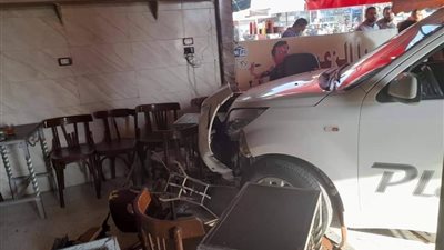 التحقيق مع امرأة اقتحمت مقهى بسيارتها وقتلت مواطنًا في العاشر من رمضان (صور)