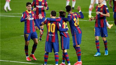 عودة بيكيه وغياب أراوخو.. كومان يعلن قائمة برشلونة لمواجهة سان جيرمان