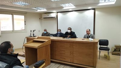 صحة البحيرة تناقش صرف مكافآت استثنائية للعاملين بملف كورونا