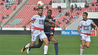 الوداد يضرب الفتح الرباطي بثلاثية ويتصدر الدوري المغربي