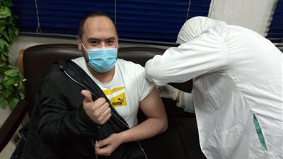 بينهم 300 بجامعة الزقازيق.. تطعيم 858 طبيبًا بلقاح كورونا في الشرقية (صور)