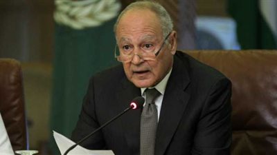 في اتصال هاتفي مع 