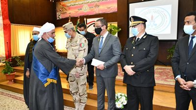 محافظ الفيوم يُكرم أسر الشهداء ومصابي العمليات الحربية: 