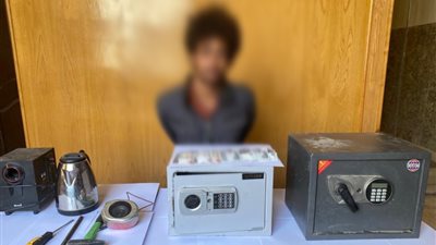 كشف ملابسات سرقة مصنع بعد اقتحامه وضبط مرتكب الواقعة بالقاهرة