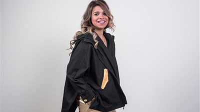 مصممة أزياء توضح أبرز ألوان وخامات القطع الشتوية (صور)