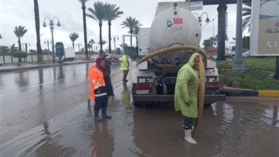 محافظ الإسكندرية: الأمطار وصلت إلى حد السيول.. واستمرار حالة الاستنفار