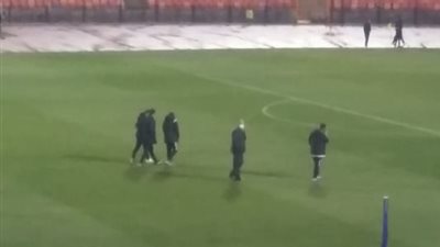 لاعبو الزمالك يتفقدون أرضية ستاد القاهرة قبل مباراة الإسماعيلي (صور)
