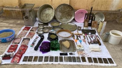 ضبط أحد العناصر الإجرامية لقيامه بتصنيع وتدوير المواد المخدرة بأسوان