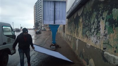 حي شرق يُتابع نتائج نوة الشمس الصغرى وإصلاح التلفيات بالإسكندرية (صور)