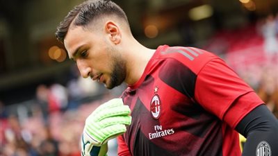 ميلان يدرس تقييد دوناروما بشرط جزائي في عقده الجديد