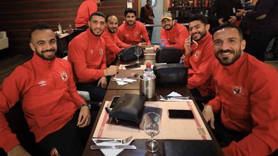 بعثة الأهلي تصل مطار القاهرة استعدادًا للسفر إلى تنزانيا 