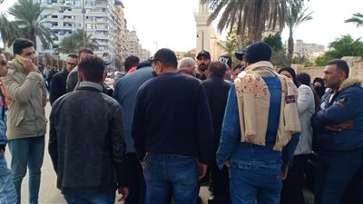 أهالي مفقودي غرق لانش البحر المتوسط يطالبون بسرعة العثور على الجثامين (صور)