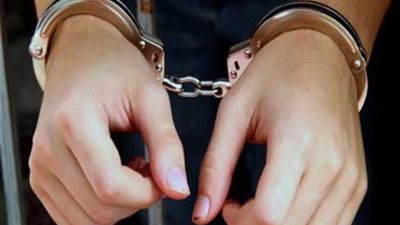 القبض على حلاق وزوجته انتحلا صفة طبيبين وافتتحا عيادات خاصة بالجيزة