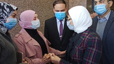 وزيرة الصحة تستمع لآراء المواطنين بعد التشغيل التجريبي لمنظومة التأمين الصحي الشامل بالإسماعيلية