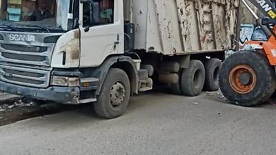 منعًا لتفشي الأمراض.. رفع 150 طن قمامة بشوارع ومحيط مدارس شبرا الخيمة (صور)