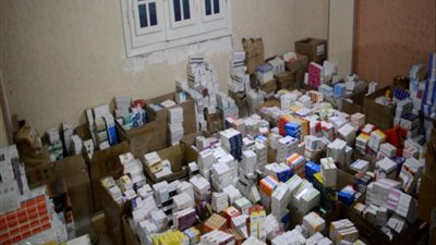 القبض على صيدلي بحوزته 150 ألف عبوة دوائية مجهولة المصدر بالإسكندرية