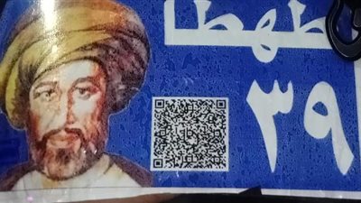 استمرار وضع صورة رفاعة رافع الطهطاوى على مركبة التوك توك في سوهاج