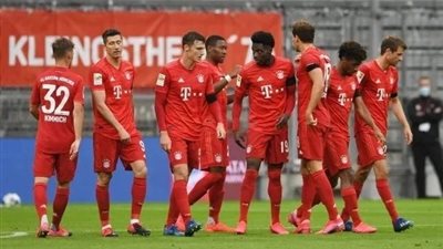 بايرن ميونخ يواصل نزيف النقاط بالخسارة أمام أينتراخت فرانكفورت