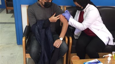 بينها 500 بجامعة الزقازيق.. تطعيم 1058 طبيبا بلقاح كورونا في الشرقية (صور)