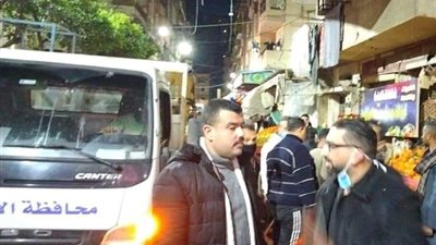 إشغالات المحال التجارية تمنع سيارات الإطفاء من الوصول لحريق بالإسكندرية.. والحي يرد بحملة