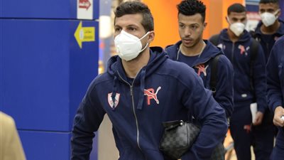 لاعبو الزمالك يصعدون الطائرة لاستئناف السفر للسنغال عبر مالي