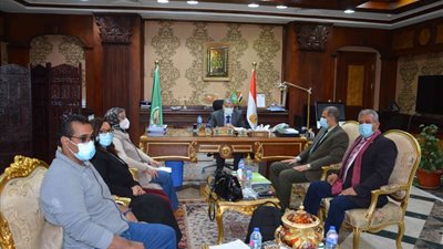 لدعم التمكين الاقتصادي للسيدات والشباب.. محافظ المنيا يلتقي وفد برنامج الأغذية العالمي