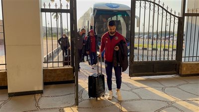 وصول بيراميدز لملعب الدفاع الجوي استعدادا لمواجهة راسينج (فيديو)