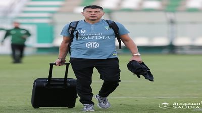 بعثة أهلي جدة تغادر للرياض استعدادًا لمواجهة الشباب (صور)