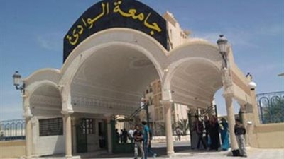 تجارة قنا تعلن بدء التقديم للدراسات العليا.. تعرف على الأقسام