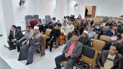 لتطوير 181 قرية.. محافظ سوهاج يعقد جلسات تشاور مجتمعية مع الأهالي