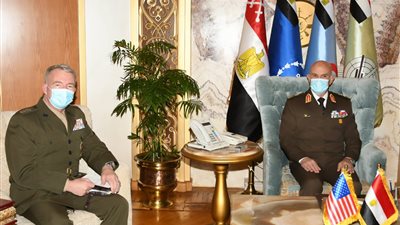 الفريق محمد فريد يبحث مع قائد القيادة المركزية الأمريكية عددًا من القضايا الإقليمية والدولية (صور)