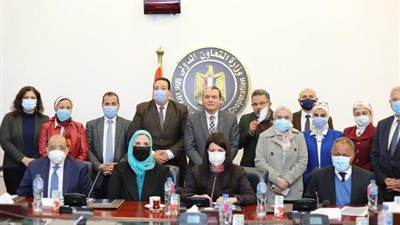 4 وزراء يناقشون التوسع في مشروعات 