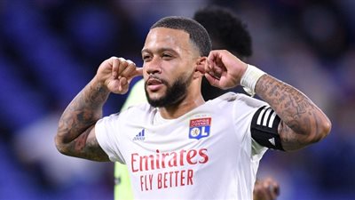 ديباي يستعد لتوجيه ضربة موجعة لبرشلونة.. و3 أندية تترقب