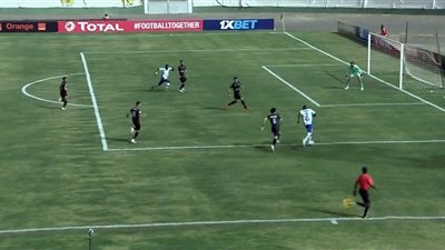 التعادل السلبي يحسم الشوط الأول من مباراة تونجيث السنغالي والزمالك