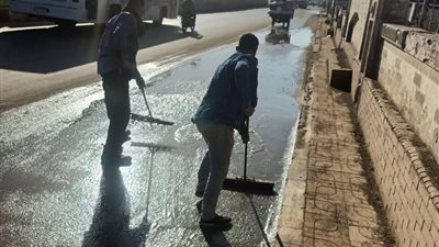 الأجهزة التنفيذية تدفع بمعدات لشفط تراكمات مياه الأمطار بالشرقية (صور)