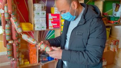 بينها مصنع ألبان شهير.. تشميع 16 منشأة وإعدام نصف طن أغذية غير صالحة للاستهلاك الآدمي بالشرقية (صور)