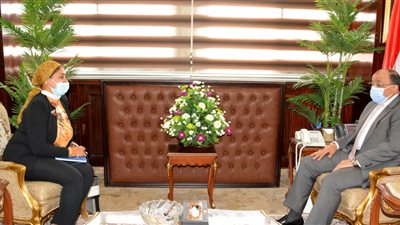 وزير التنمية المحلية يبحث مع مسئولة برنامج الأغذية العالمي ملفات التعاون المشترك بين الجانبين