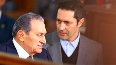 علاء مبارك يحيي الذكرى الأولى لوفاة والده بهذه الطريقة (صورة)