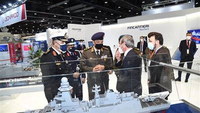 وزير الدفاع يعود إلى أرض الوطن بعد مشاركته في معرض 