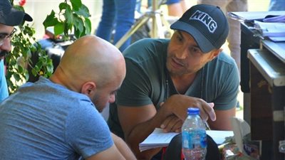 كريم فهمي يشوق جمهوره لفيلمه الجديد 