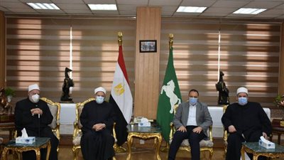 محافظ الشرقية يستقبل مفتي الجمهورية لتفعيل التعاون لتنفيذ مبادرة حياة كريمة (صور)