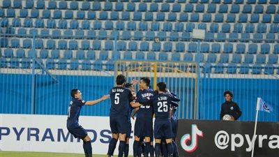 الشوط الأول.. بيراميدز يتقدم على الجونة بهدف