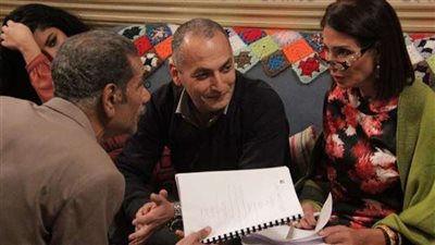 نقيب السينمائيين يفض خلاف مخرج ومنتج مسلسل 